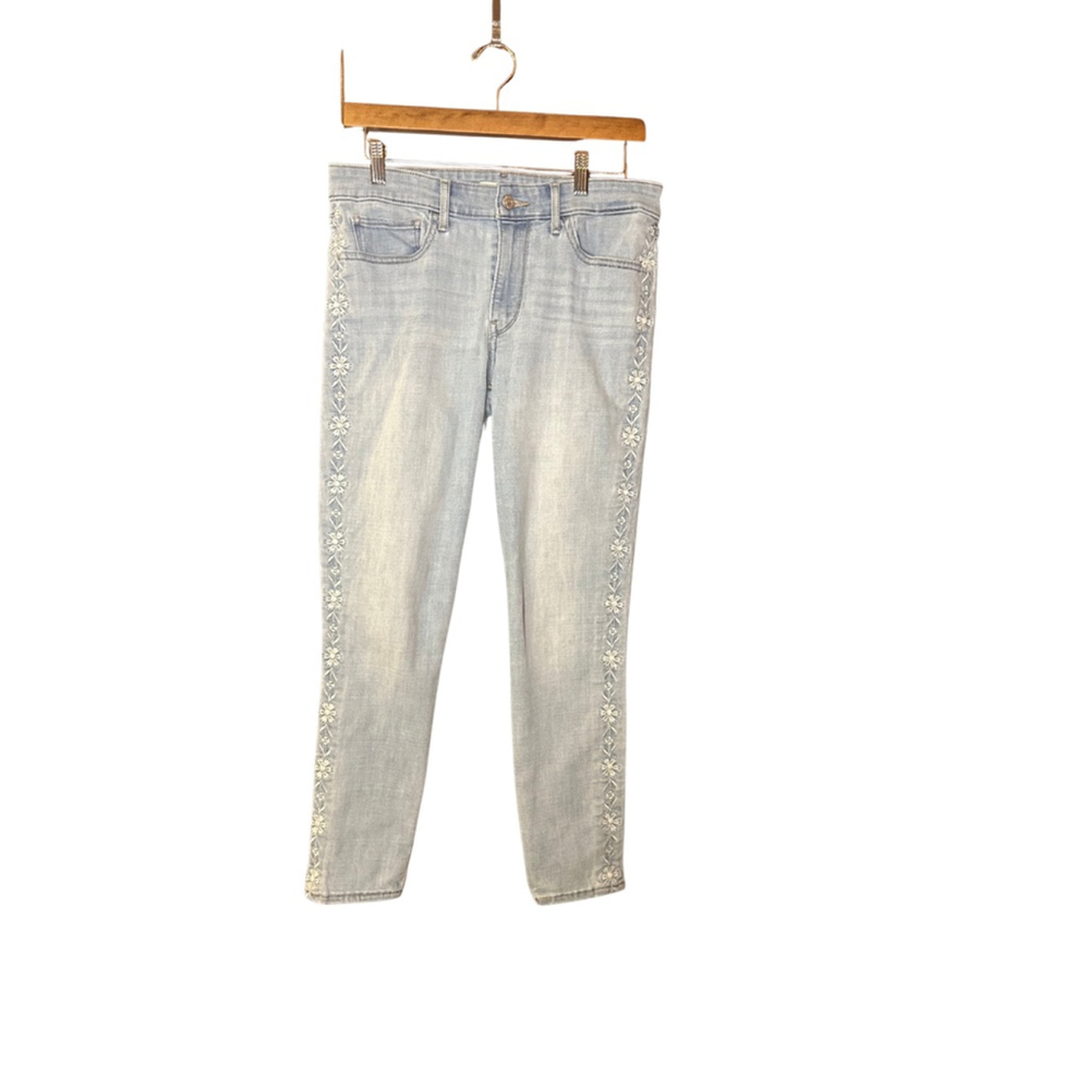Levi’s Size 30 711 Skinny Light Wash Floral Embroidered Jeans